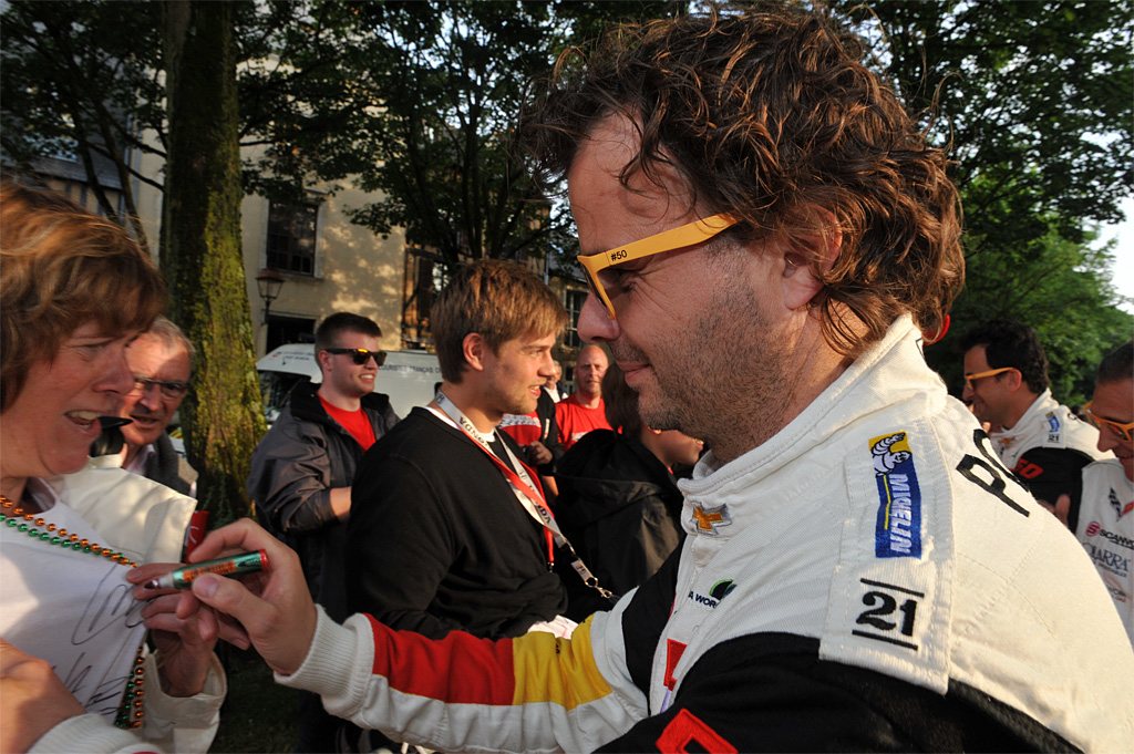 I juni var Kristian Poulsen blandt kørerne ved 24-timers på Le Mans, hvor der blev skrevet mange autografer. Nu vender han tilbage til det løb, han vandt i 1999